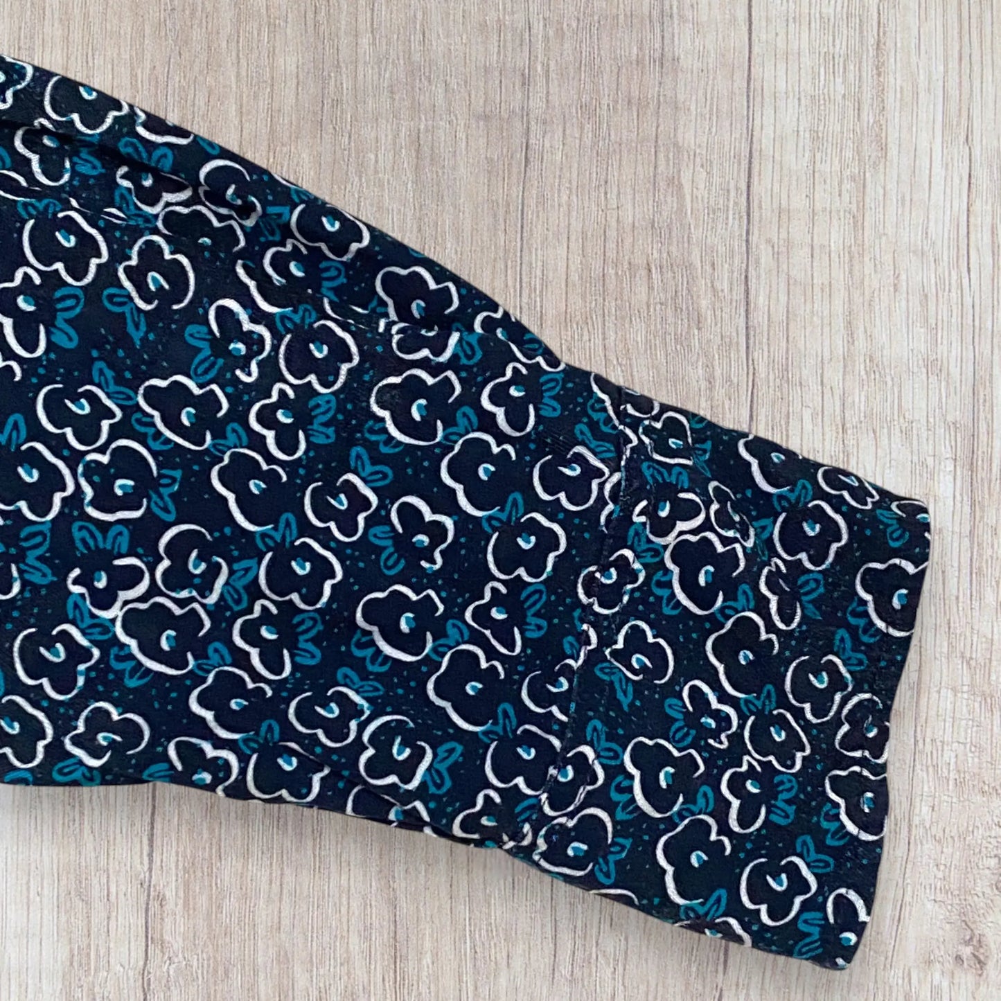 Chemise fluide Cyrillus femme 44 en cupro et viscose, bleu marine fleuri turquoise et blanc.