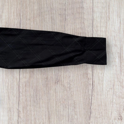 Chemise homme Cerrer taille 42 noire à fines rayures blanches croisées.