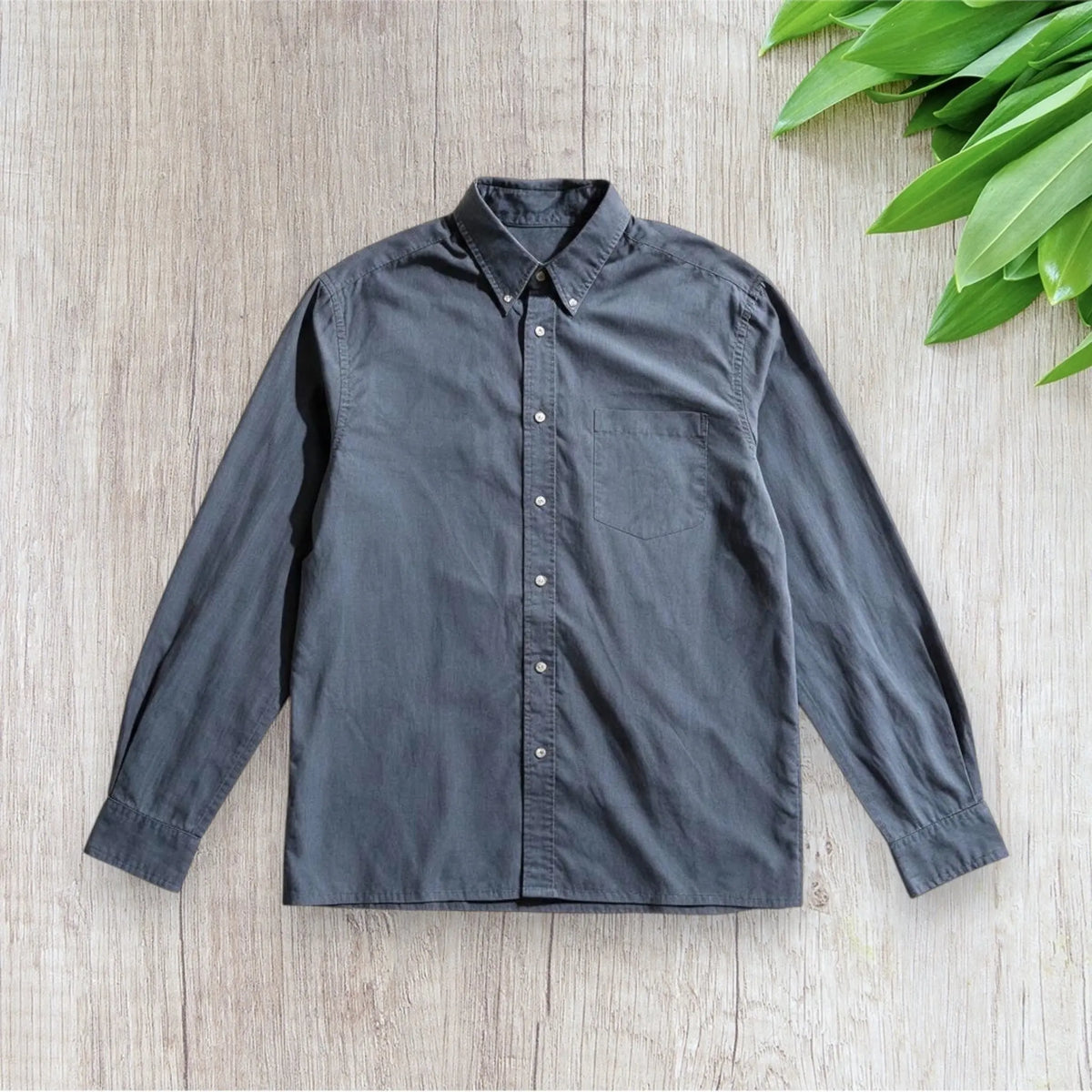Chemise homme Pietro Lazy taille 44 bleu gris à manches longues avec poche poitrine.