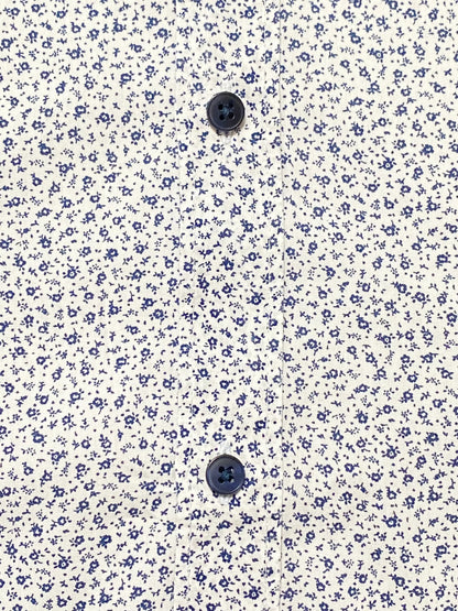 Chemise homme Zara S blanche à manches longues avec motif fleuri bleu marine et boutons bleu marine fil rouge