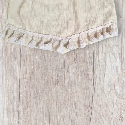 Crop top fille Shein 7 ans beige clair avec pompons – Très bon état