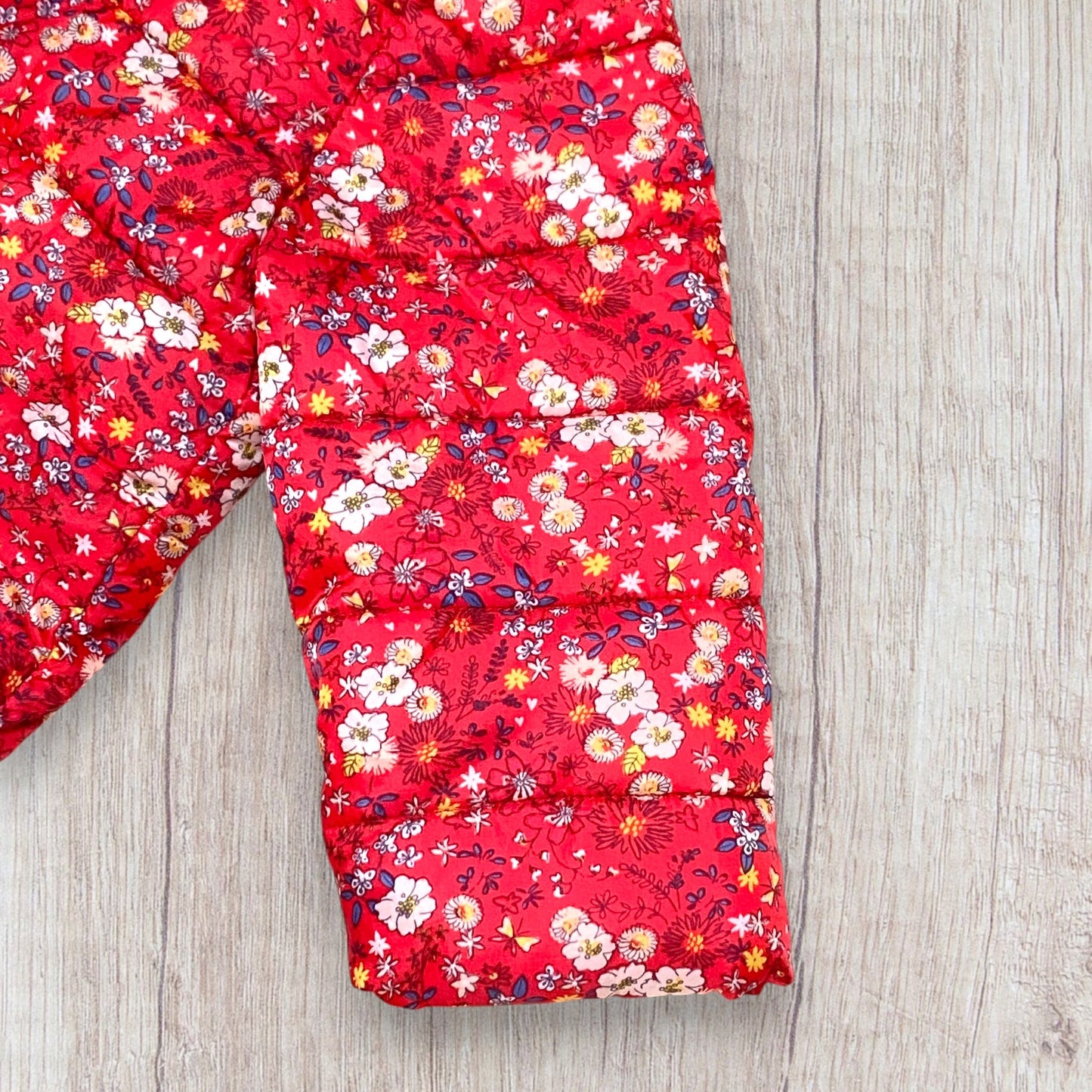 Doudoune bébé fille Sergent Major 9 mois rouge imprimé fleuri avec capuche et fermeture éclair, très bon état