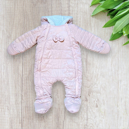 Doudoune combinaison intégrale bébé fille 18 mois La Redoute rose et blanc avec capuche et chaussons amovibles
