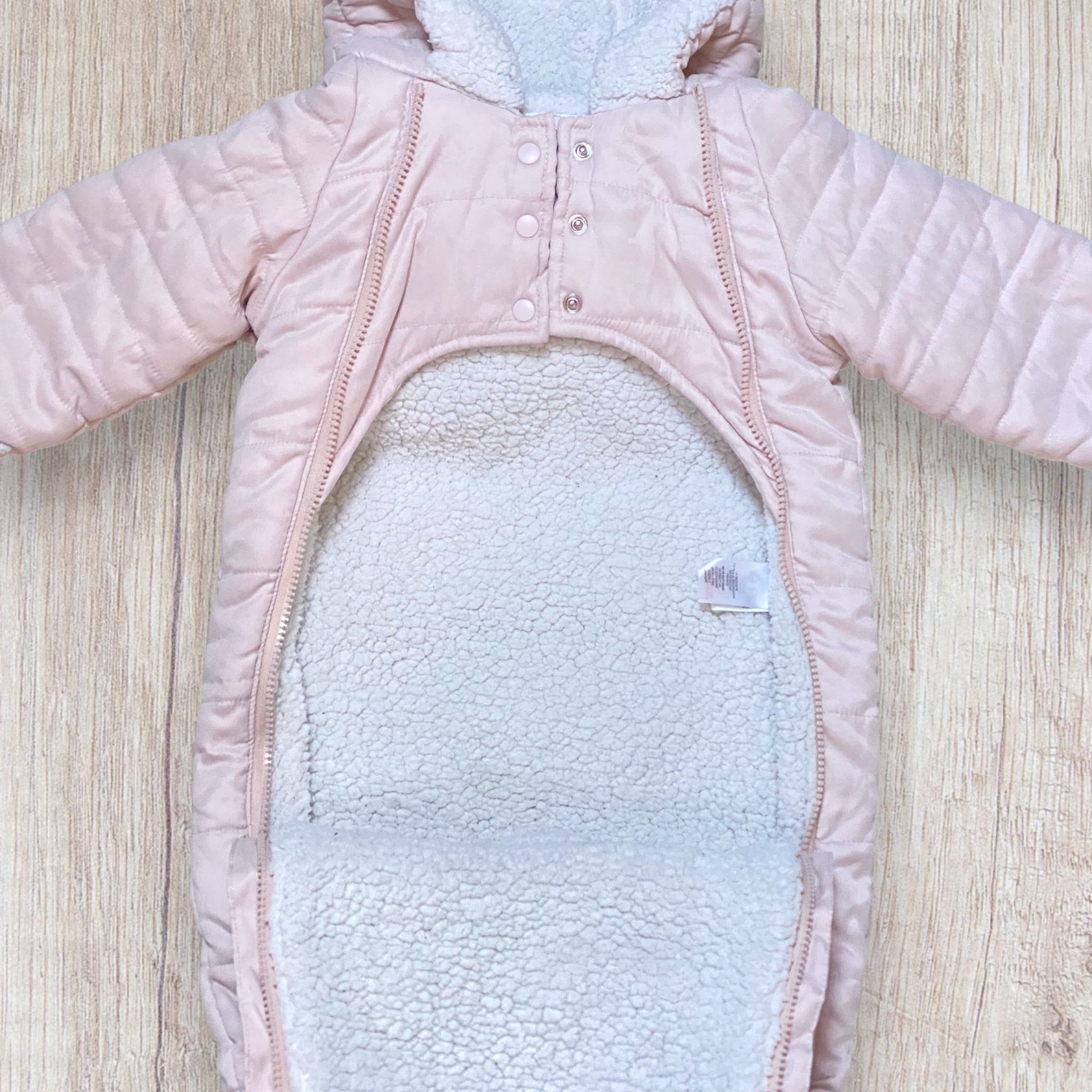 Doudoune combinaison intégrale bébé fille 18 mois La Redoute rose et blanc avec capuche et chaussons amovibles