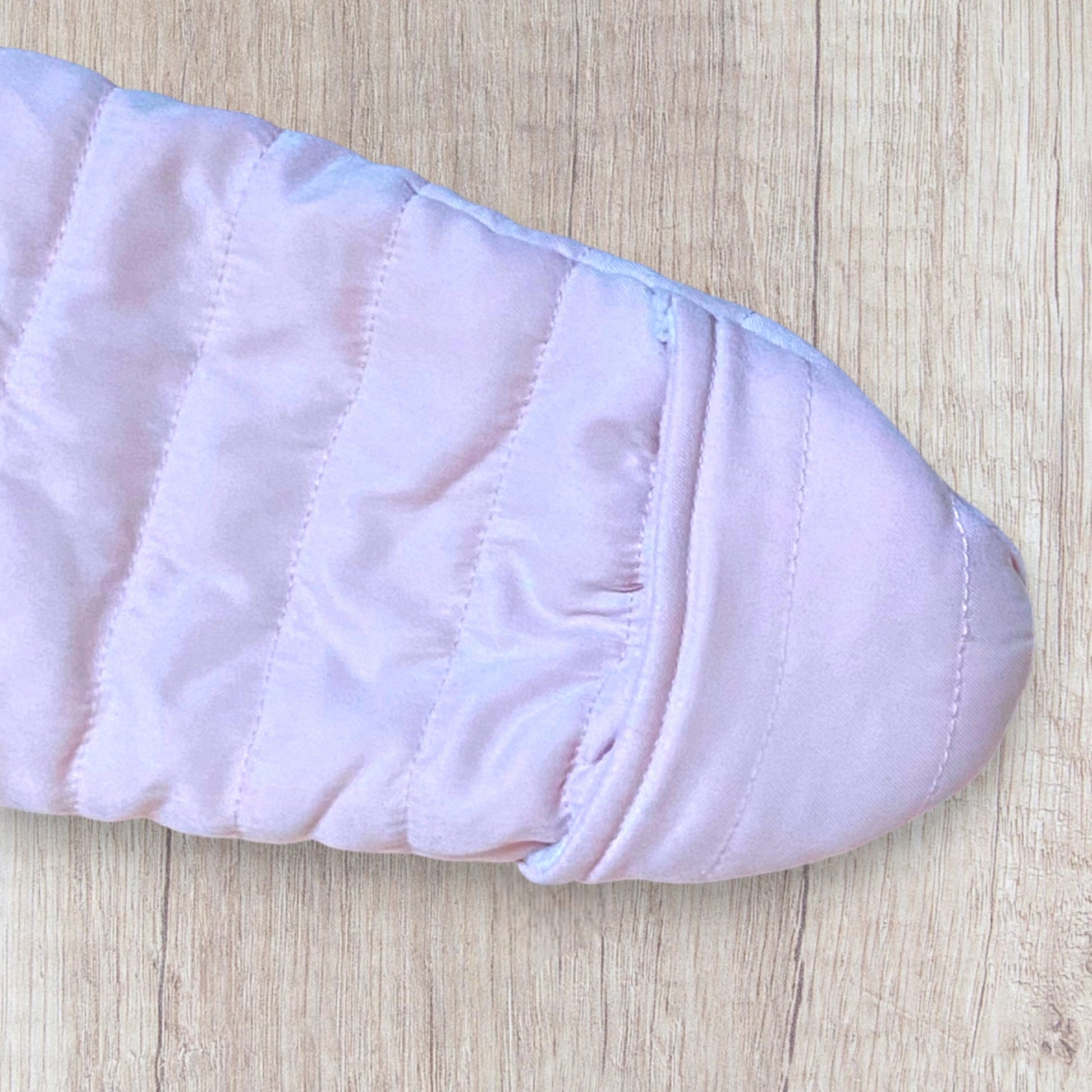 Doudoune combinaison intégrale bébé fille 18 mois La Redoute rose et blanc avec capuche et chaussons amovibles