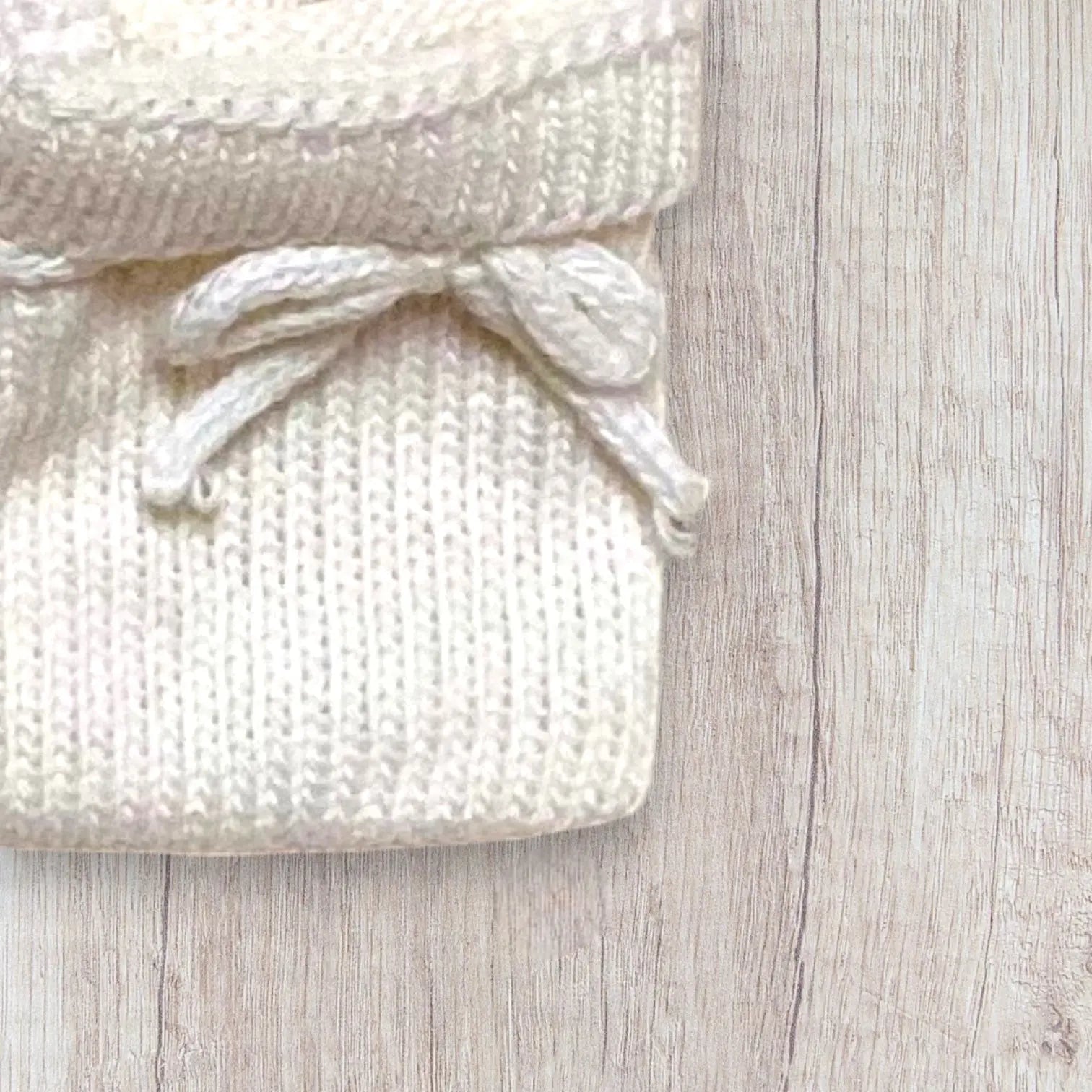 Ensemble Douceur pour Bébé :Lot de Chaussettes et Bonnet en Maille Fine pour Nouveau-Né la petite friperie