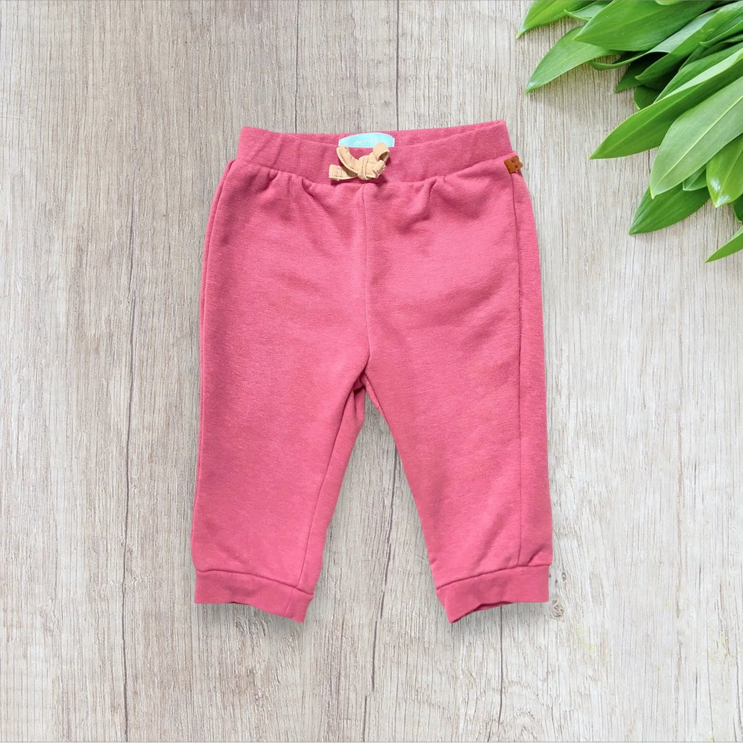 Ensemble bébé fille Obaïbi 9 mois vieux rose 3 pièces : veste, t-shirt et jogging.