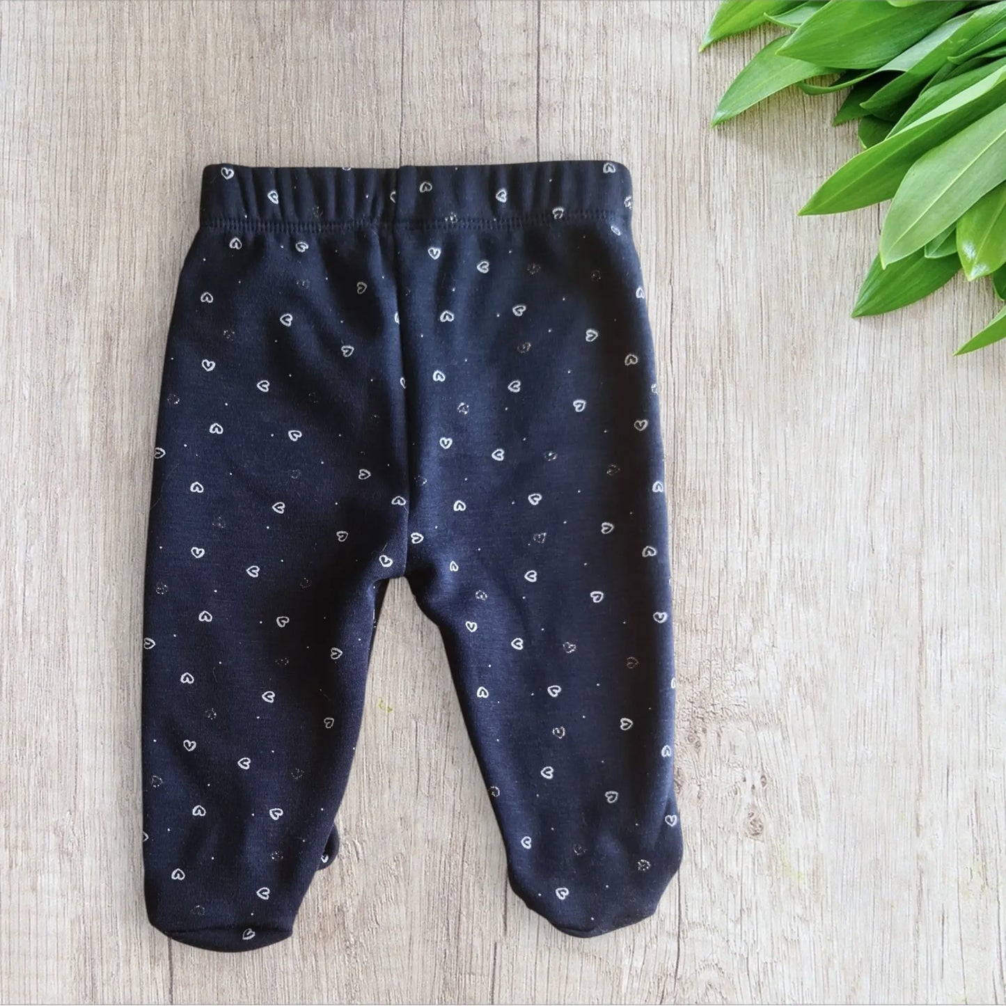 Ensemble bébé fille Orchestra 9 mois pull blanc polaire et pantalon bleu marine à motifs cœur, très bon état