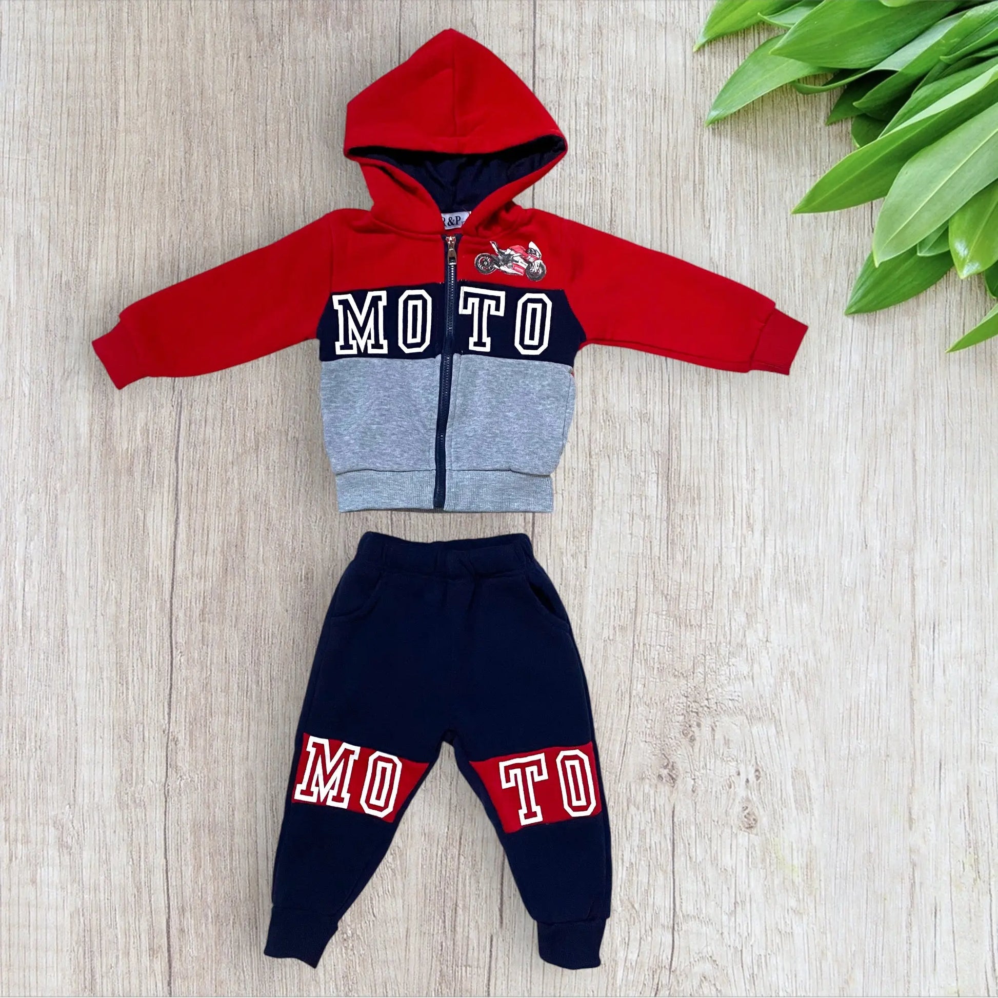 Ensemble jogging bébé garçon R&P 1 an thème moto avec veste zippée et pantalon bleu marine.