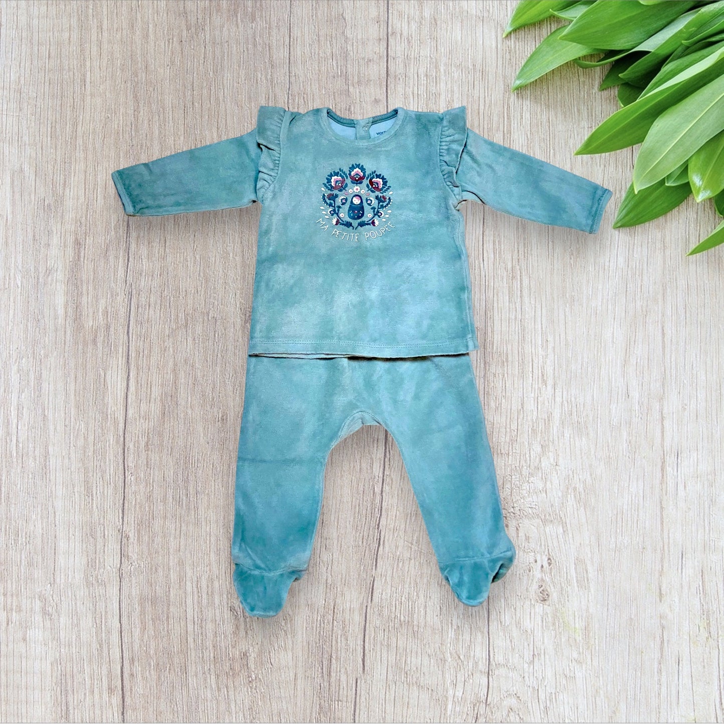 Ensemble pyjama bébé fille Verbaudet 12 mois vert clair pastel manches longues volants poupée russe