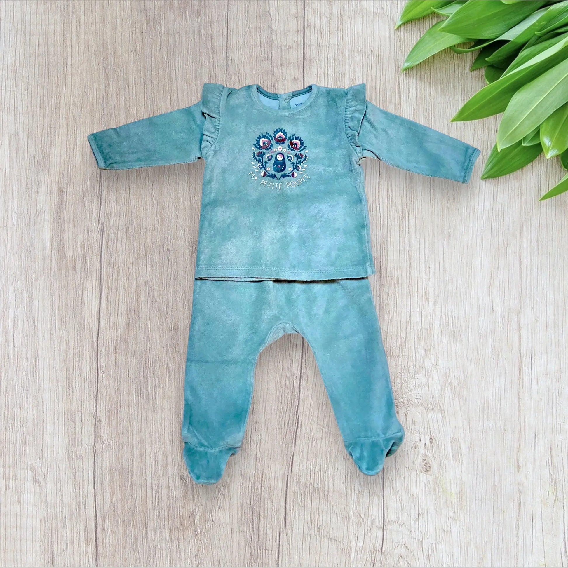 Ensemble pyjama bébé fille Verbaudet 12 mois vert clair pastel manches longues volants poupée russe