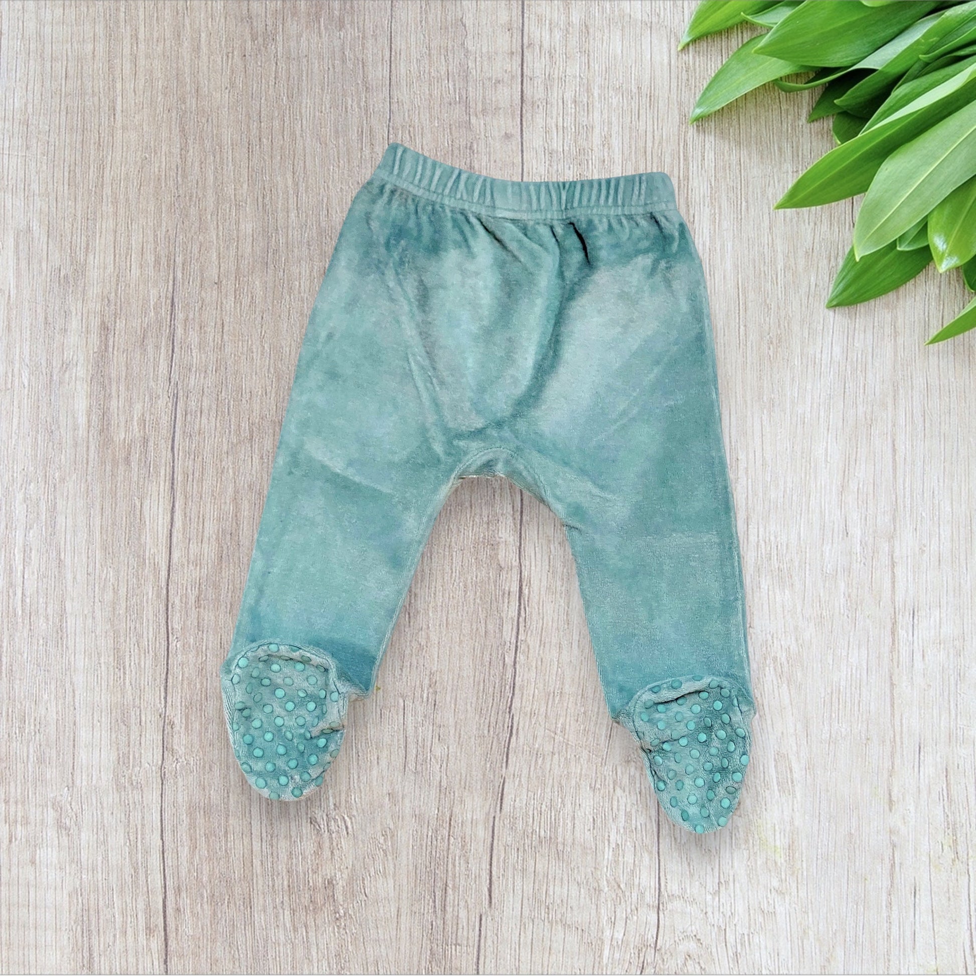Ensemble pyjama bébé fille Verbaudet 12 mois vert clair pastel manches longues volants poupée russe