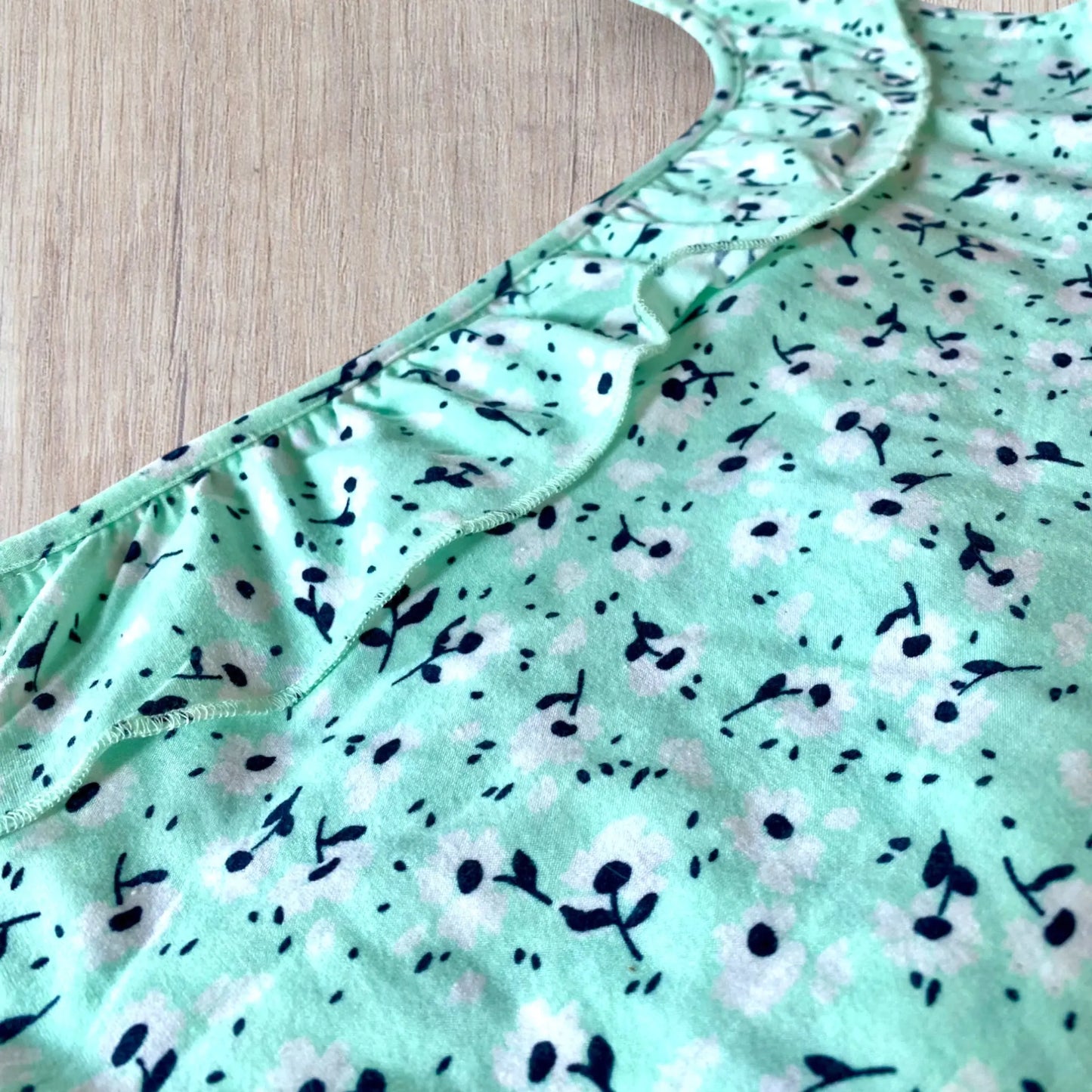 Haut Asymétrique à Volants - Taille L - Imprimé Fleuri Turquoise districenter