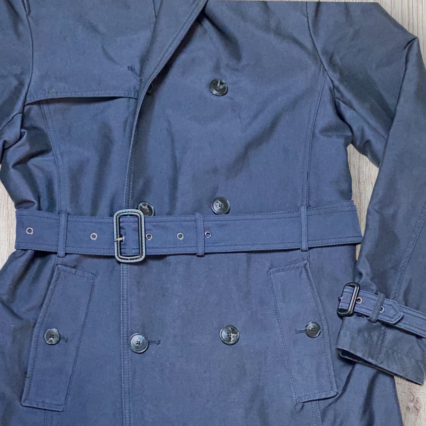Imperméable homme Zara bleu marine taille M avec ceinture et double boutonnage.