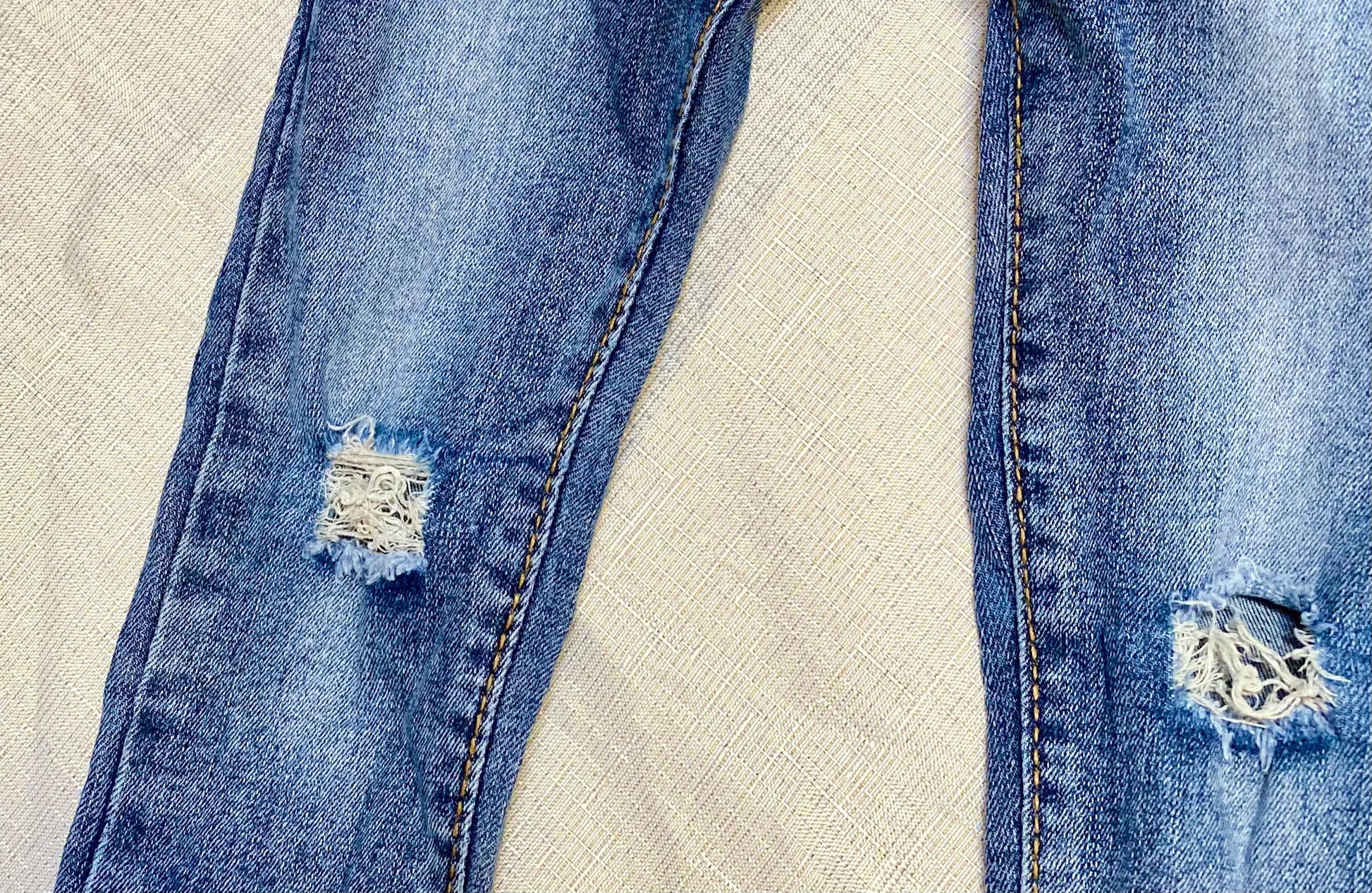 Jean Garçon Délavé avec Déchirures aux Genoux - Taille 4 ans, Style Slim shein