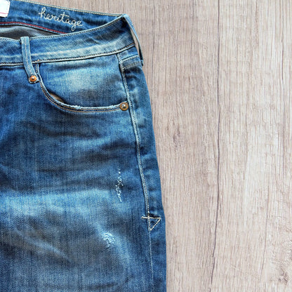Jean femme Le Temps des Cerises taille 34 bleu slim effet délavé avec zips aux chevilles.