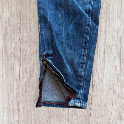 Jean femme Le Temps des Cerises taille 34 bleu slim effet délavé avec zips aux chevilles.