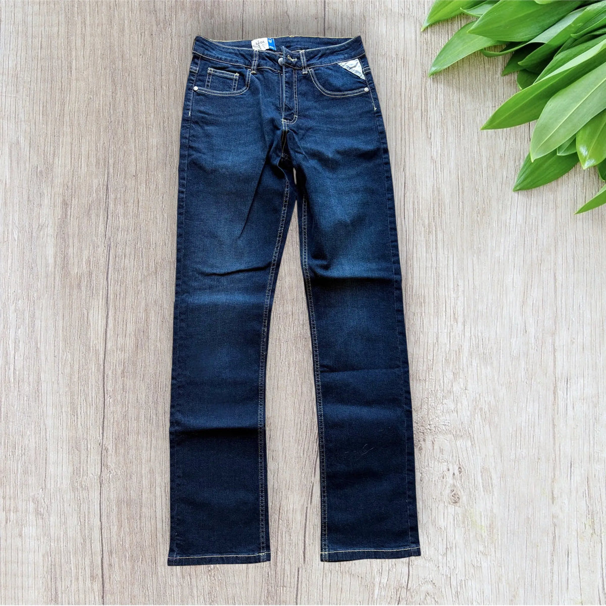Jean homme Lidl taille 40 bleu foncé à 5 poches.