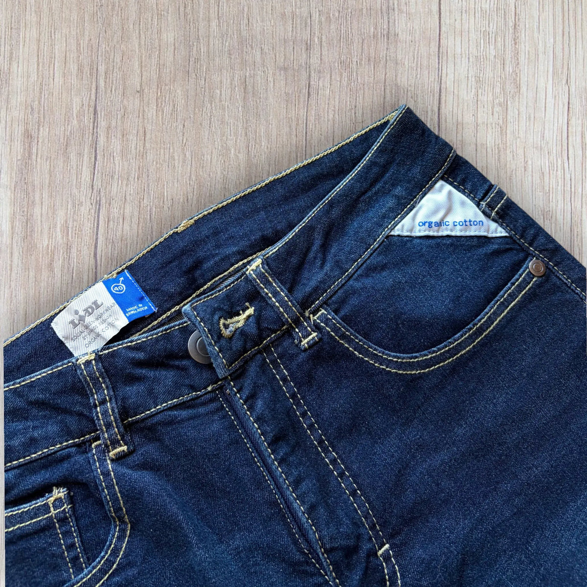 Jean homme Lidl taille 40 bleu foncé à 5 poches.