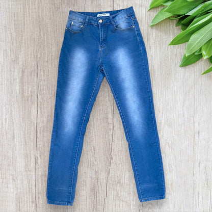 Jean slim femme By Sasha L bleu clair délavé avec boutons et clous cœur argenté