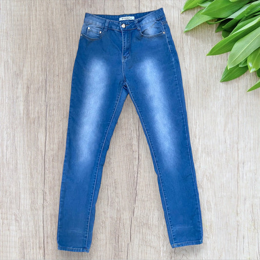 Jean slim femme By Sasha L bleu clair délavé avec boutons et clous cœur argenté