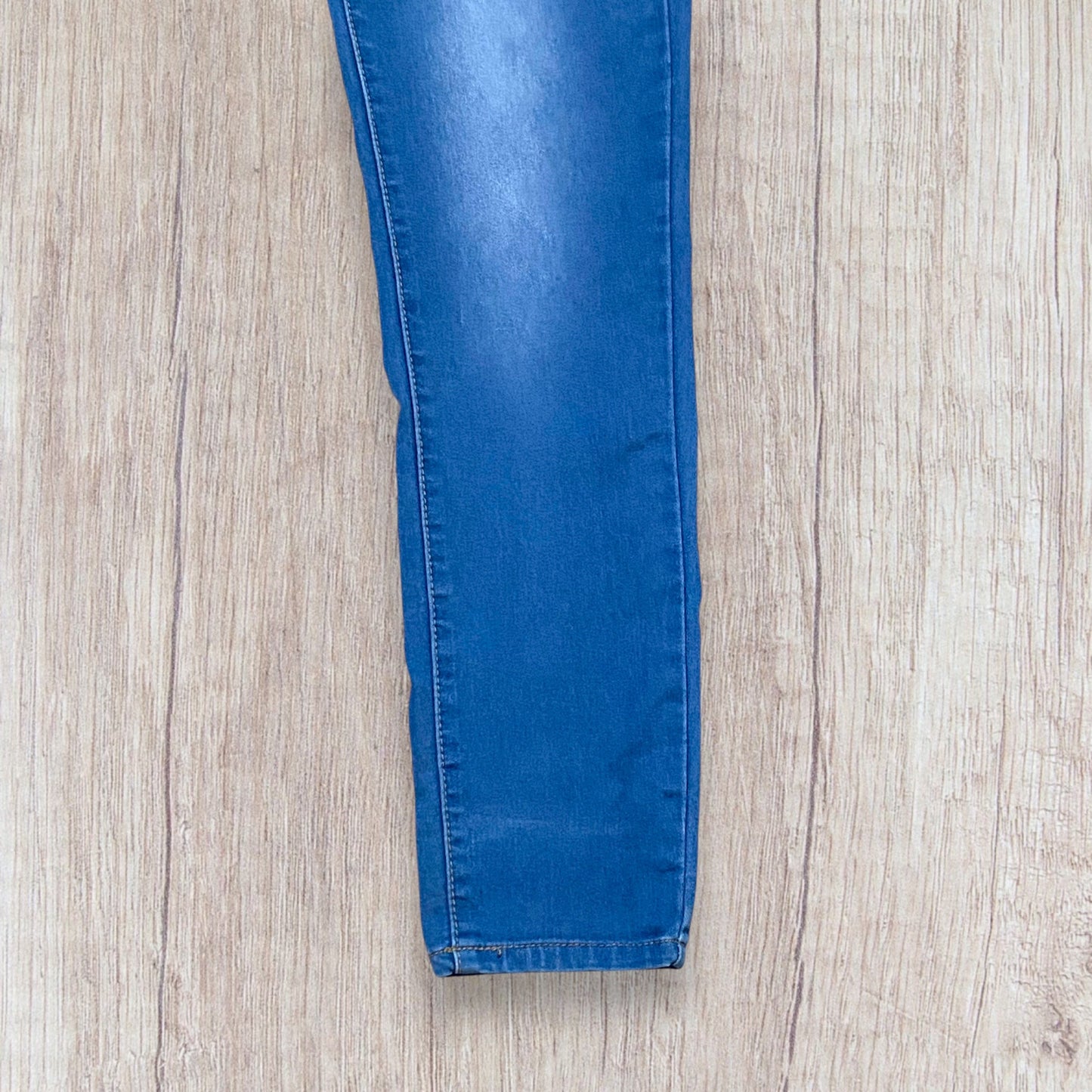 Jean slim femme By Sasha L bleu clair délavé avec boutons et clous cœur argenté