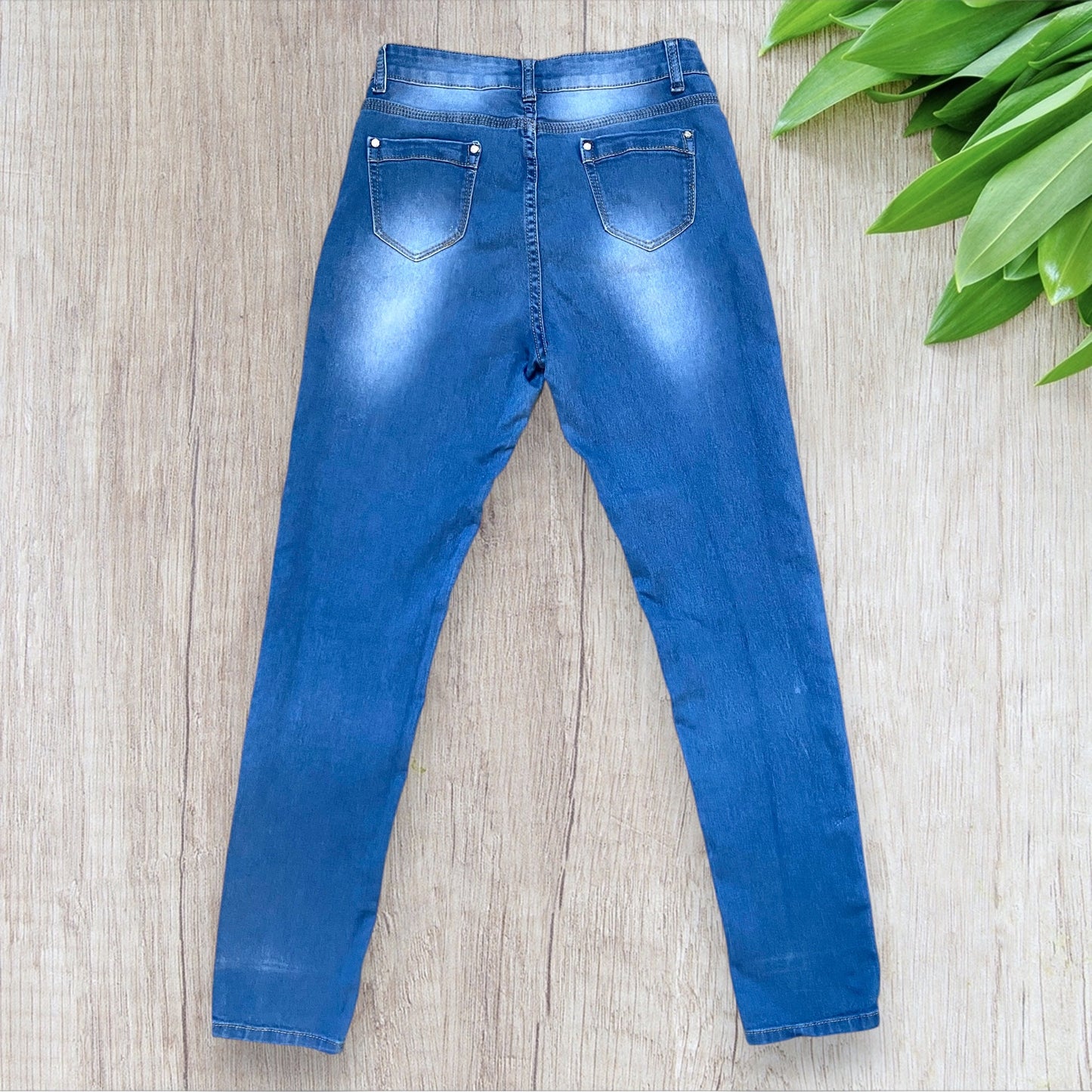 Jean slim femme By Sasha L bleu clair délavé avec boutons et clous cœur argenté