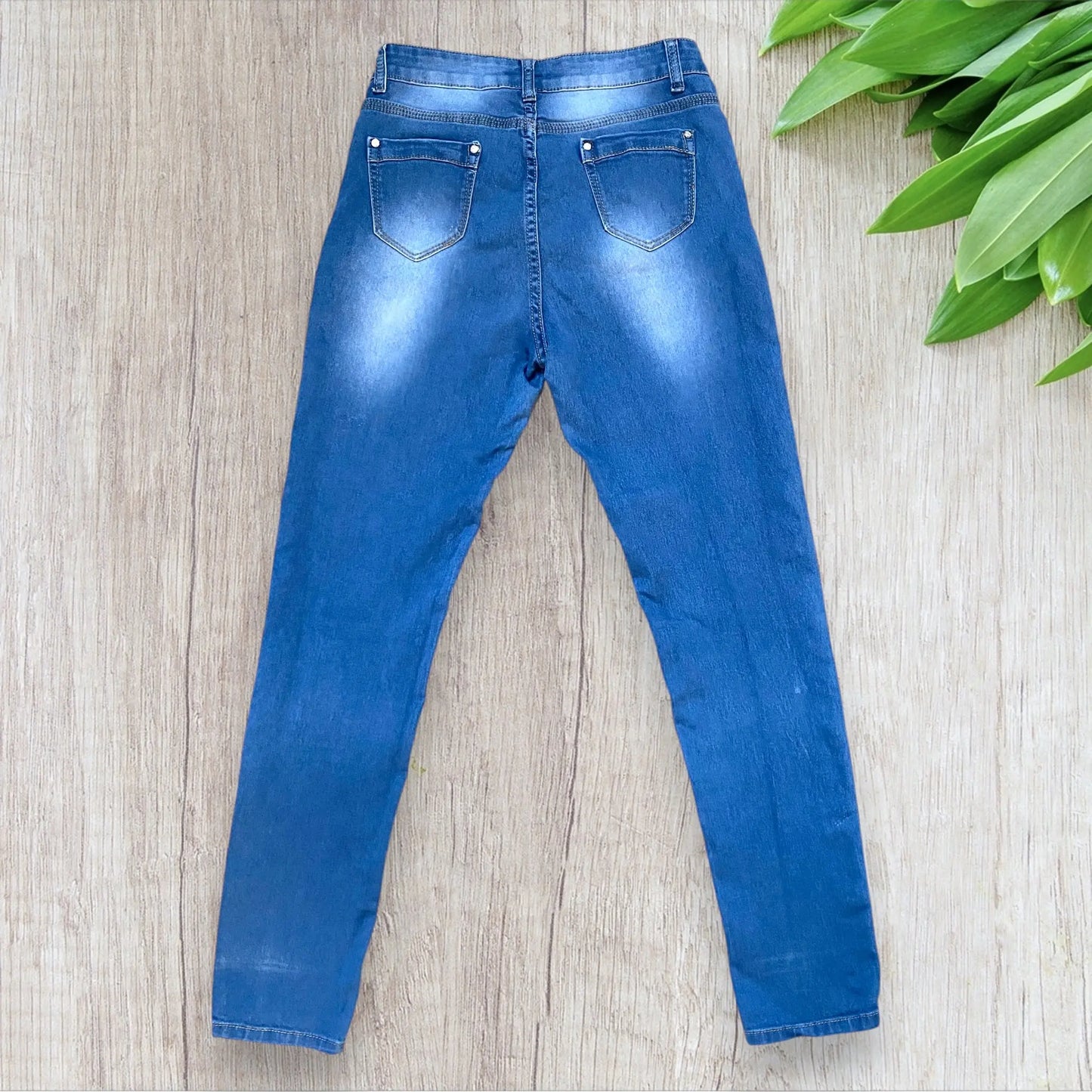 Jean slim femme By Sasha L bleu clair délavé avec boutons et clous cœur argenté