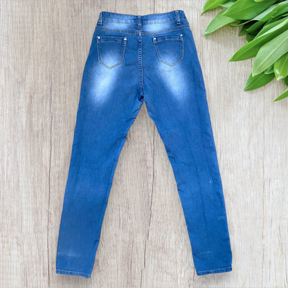 Jean slim femme By Sasha L bleu clair délavé avec boutons et clous cœur argenté