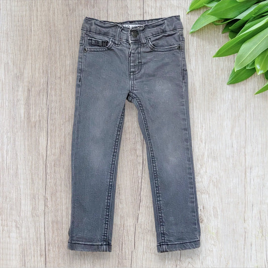 Jean slim garçon 3 ans NPO gris en très bon état.