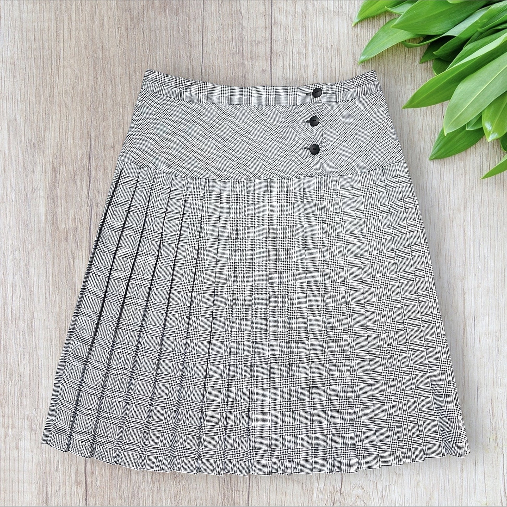 Jupe femme plissée Made in France 44 blanche et noire – mi-longue la petite friperie