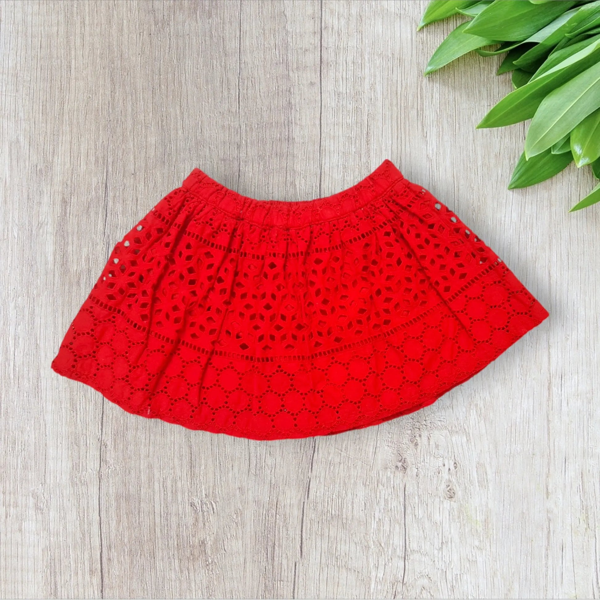 Jupe fille courte en dentelle – 2-4 ans – H&M – Rouge uni – Très bon état H&M