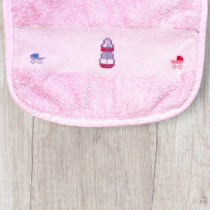 Lot de deux bavoirs bébé fille faits main – broderies ourson, fleurs, biberon et poussette – très bon état