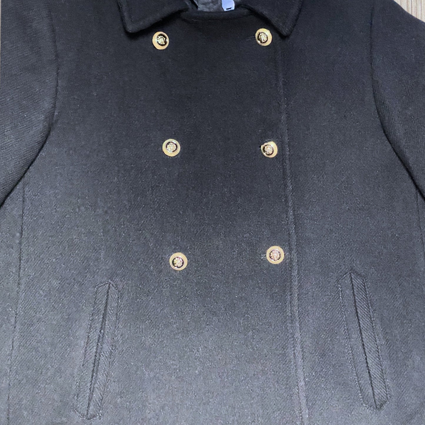 Manteau hiver femme Zara noir en laine taille XXL avec double boutonnage doré.