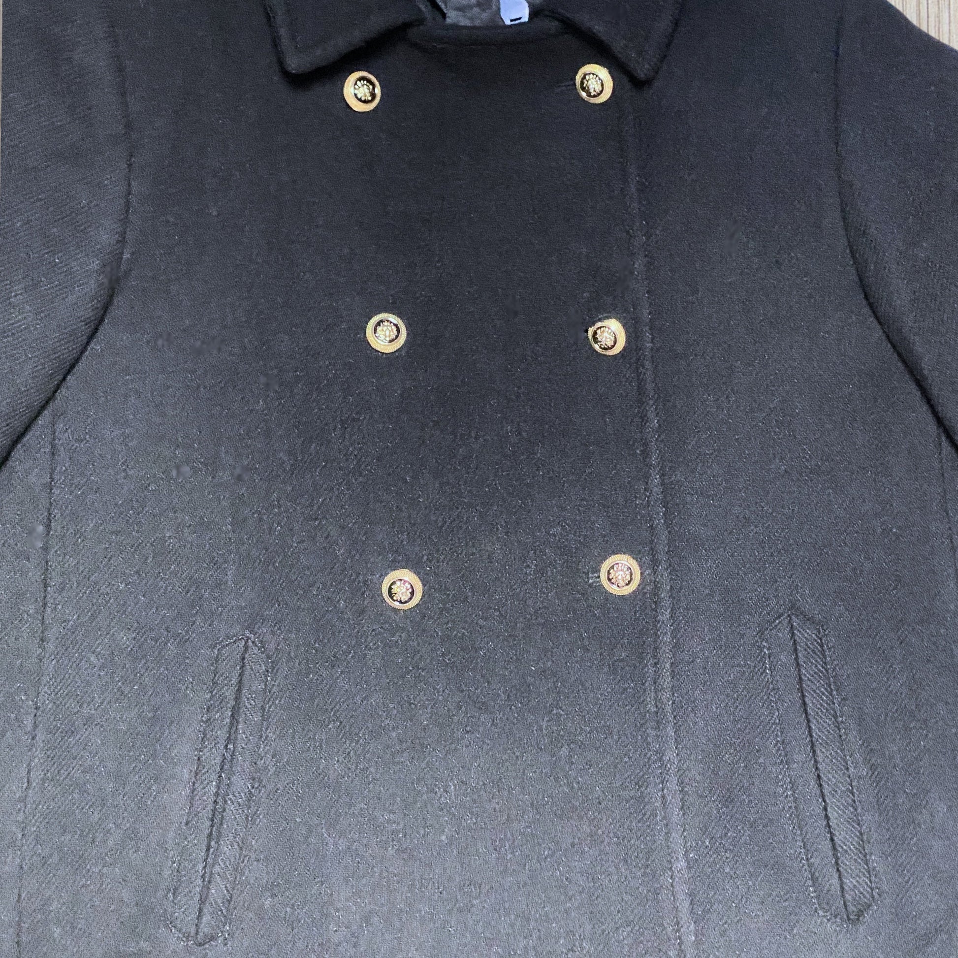 Manteau hiver femme Zara noir en laine taille XXL avec double boutonnage doré.