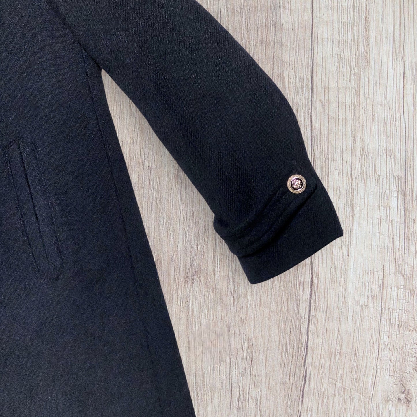 Manteau hiver femme Zara noir en laine taille XXL avec double boutonnage doré.