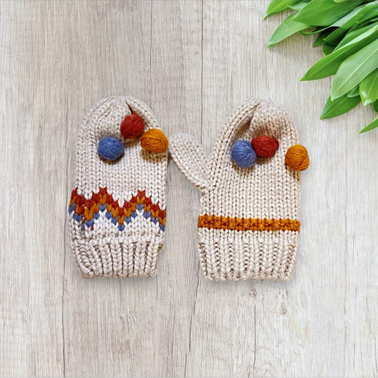 Moufles tricot crème Zara 3 ans avec pompons bleu brique ocre.