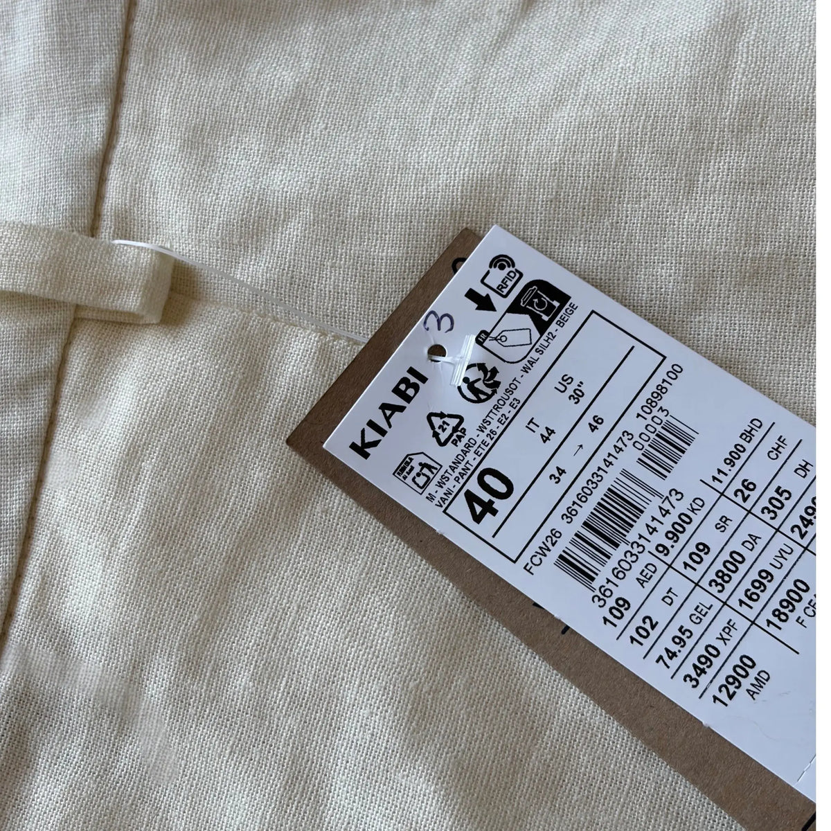 Pantalon femme Kiabi taille 40 crème à coupe droite.