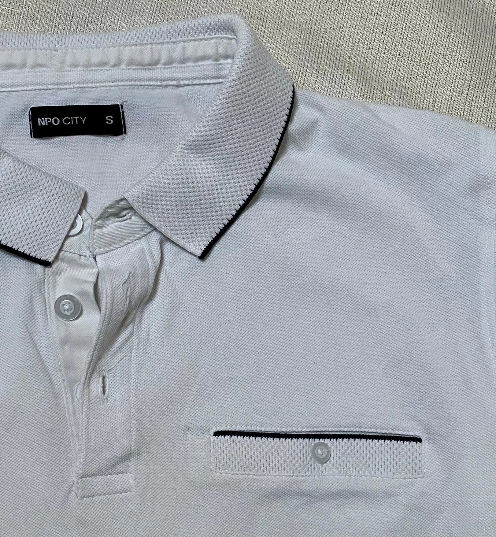 Polo Homme Blanc à Bordure Noire, Taille S, Marque NPO City - Districenter districenter
