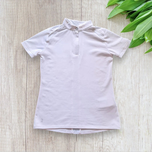 Polo de concours équitation Fouganza 5-6 ans blanc, col zippé, dos mesh, très bon état