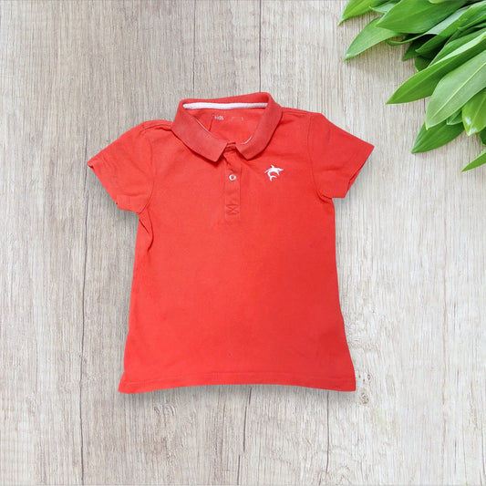Polo garçon Gémo 5 ans – corail flashy – broderie requin – manches courtes – très bon état
