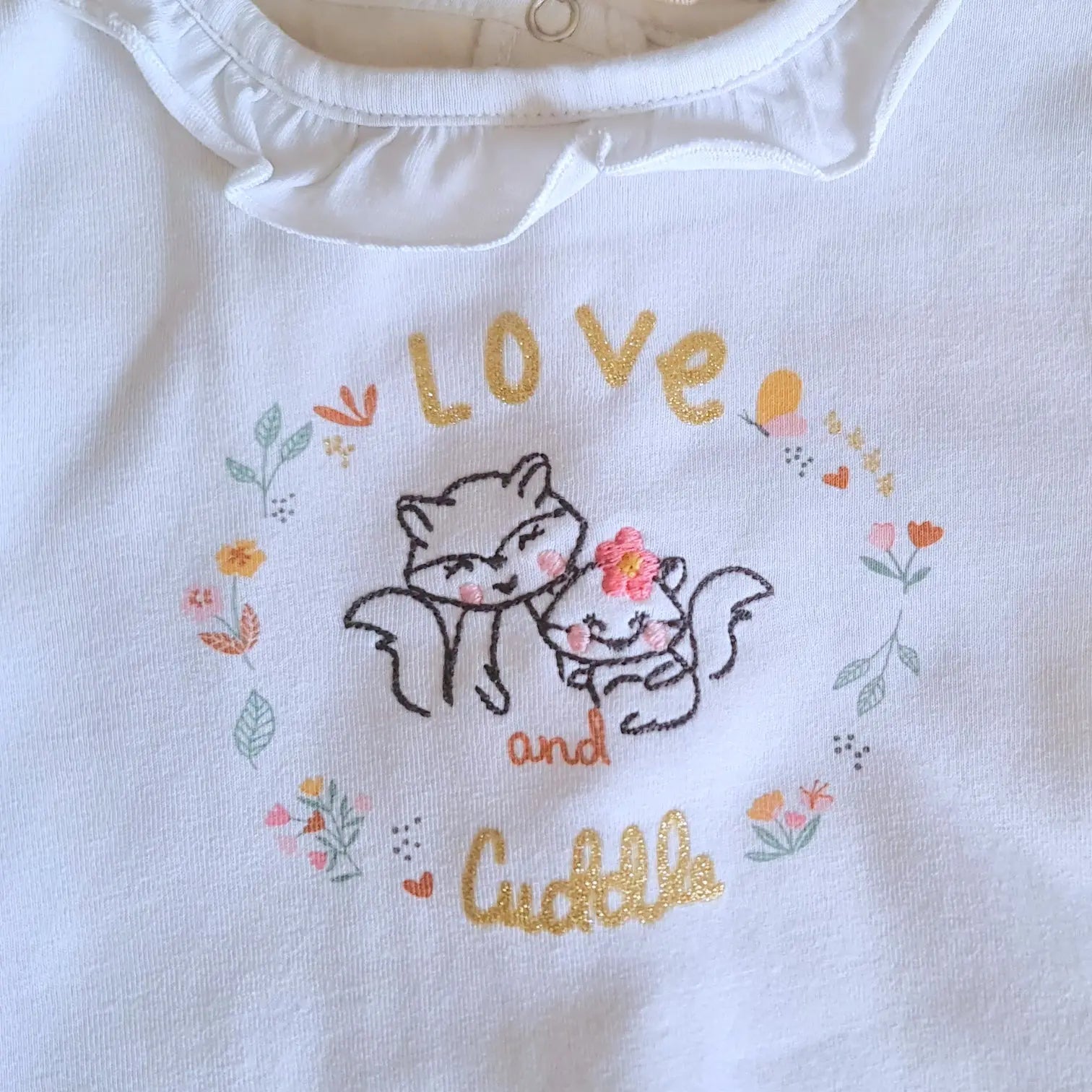 Pull bébé fille Orchestra 6 mois blanc fleuri avec renards brodés et écriture dorée pailletée, très bon état