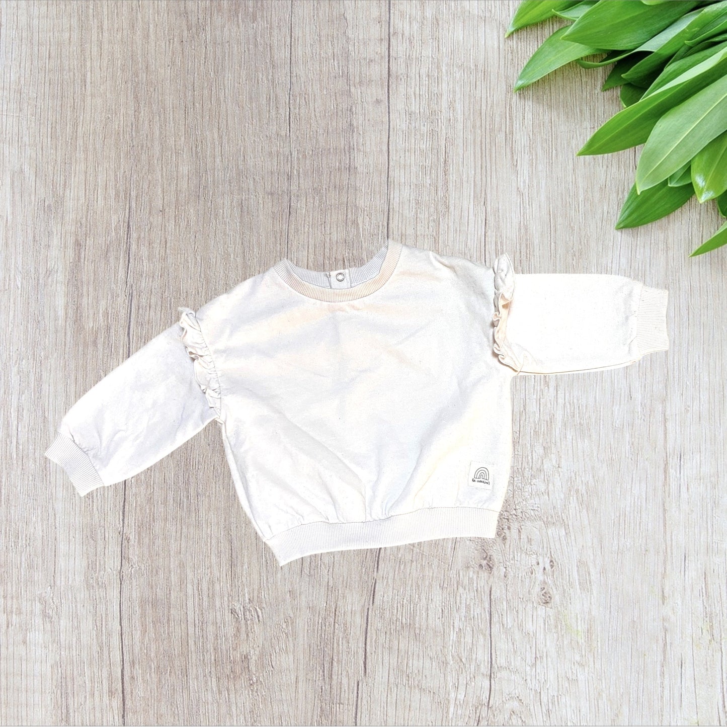 Pull bébé fille blanc 12 mois Tex à volants aux épaules, manches longues et col rond