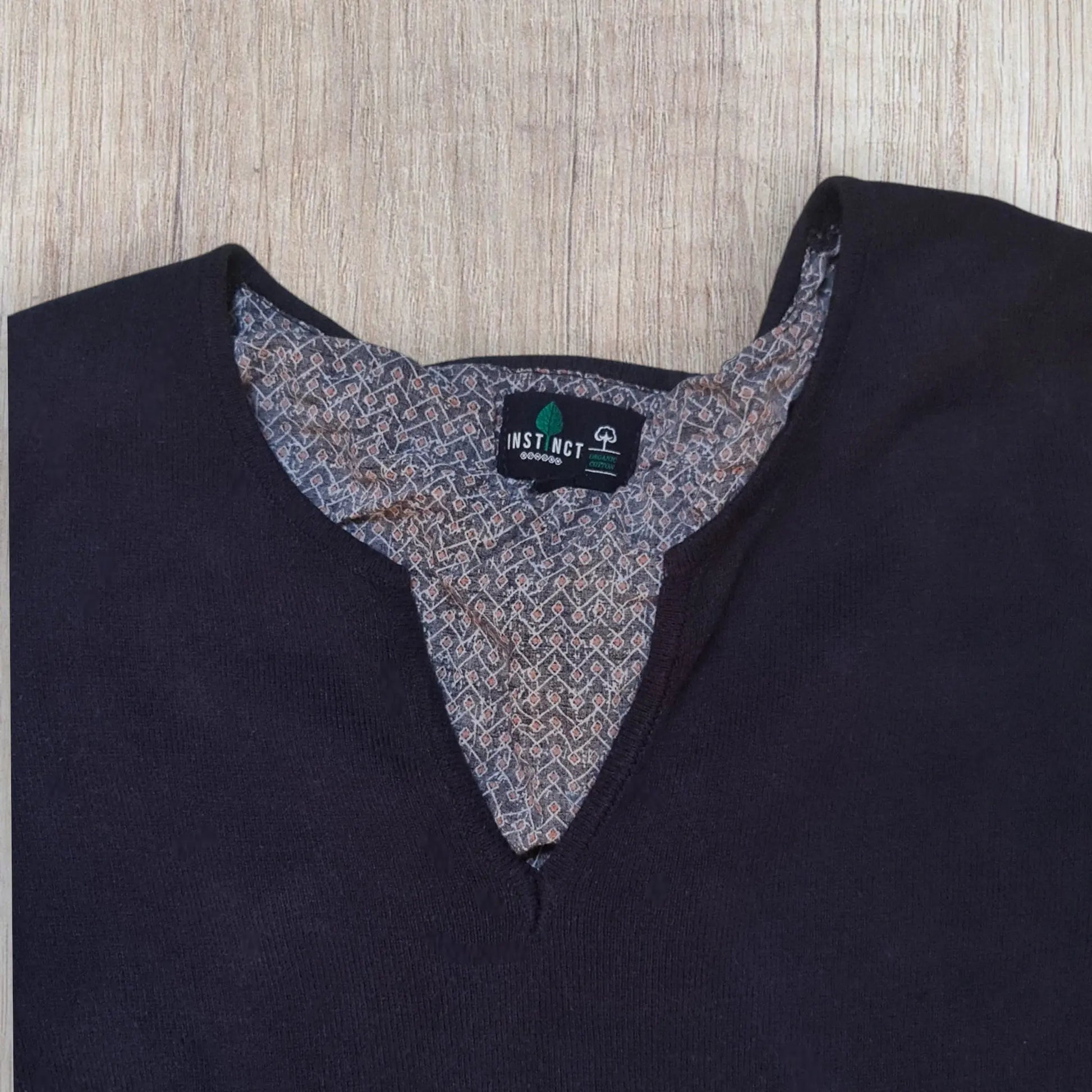 Pull femme Bonobo XS bleu marine avec dos croisé et chemisier imprimé