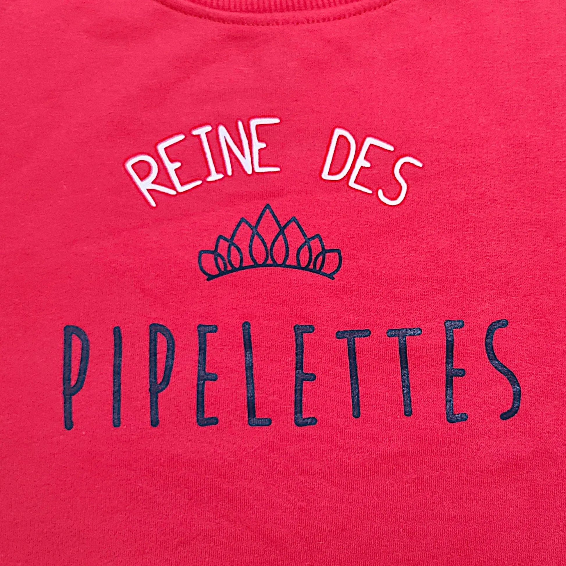 Pull rouge fille 6 ans Districenter avec inscription “Reine des pipelettes” et couronne