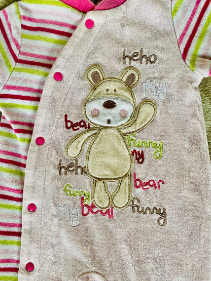 Pyjama Bébé Fille 1 Mois - Rose Clair avec Ours et Écriture Colorée - Polaire Douce la petite friperie