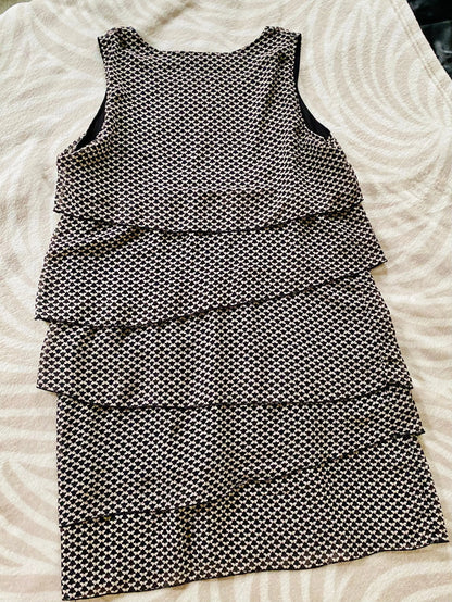 Robe Areline à Volants Motifs Noirs, Marron et Blancs Taille L areline