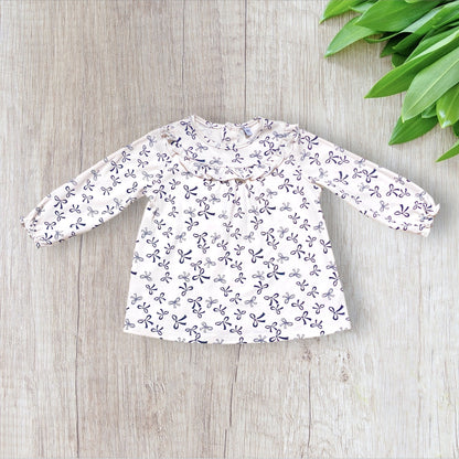 Robe bébé fille 12 mois beige imprimé nœuds bleu marine col volanté.