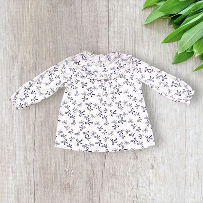 Robe bébé fille 12 mois beige imprimé nœuds bleu marine col volanté.