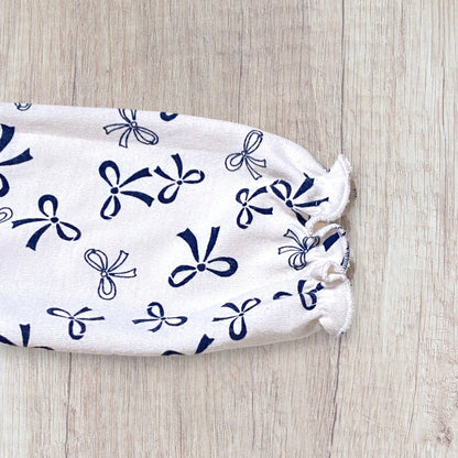 Robe bébé fille 12 mois beige imprimé nœuds bleu marine col volanté.